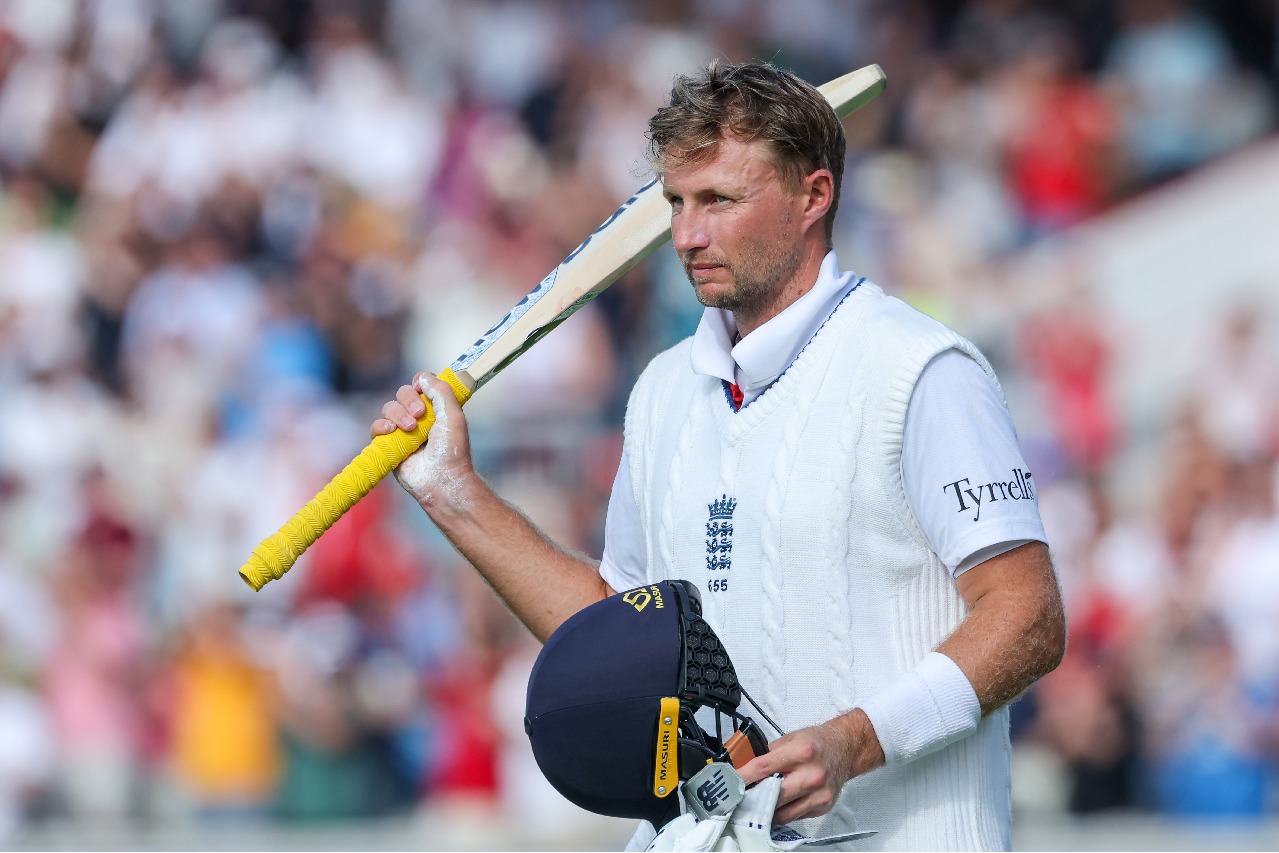Root makes 150, Stokes unbeaten on 77 as England take 186-run lead over India