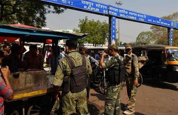 fourcrpfjawansinjuredatraipurrailwaystation