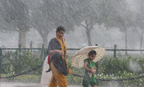 Incessant rains lash Kerala; 