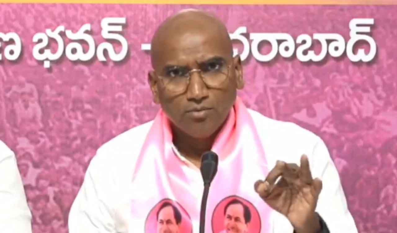 RS Praveen Kumar lodges police complaint, seeks case against Congress MLA’s remarks against KCR