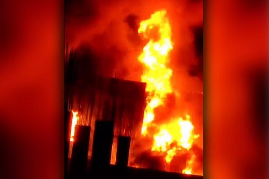  Warehouse in Ranigunj gutted in early morning blaze, No casualties were reported.