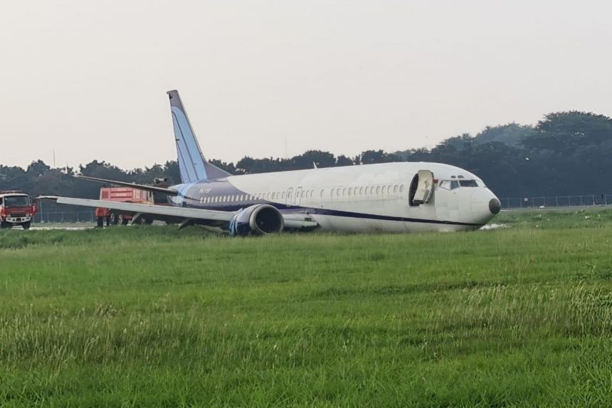 planeburstsintoflamesonrunwayafterbotchedlandingintheuk