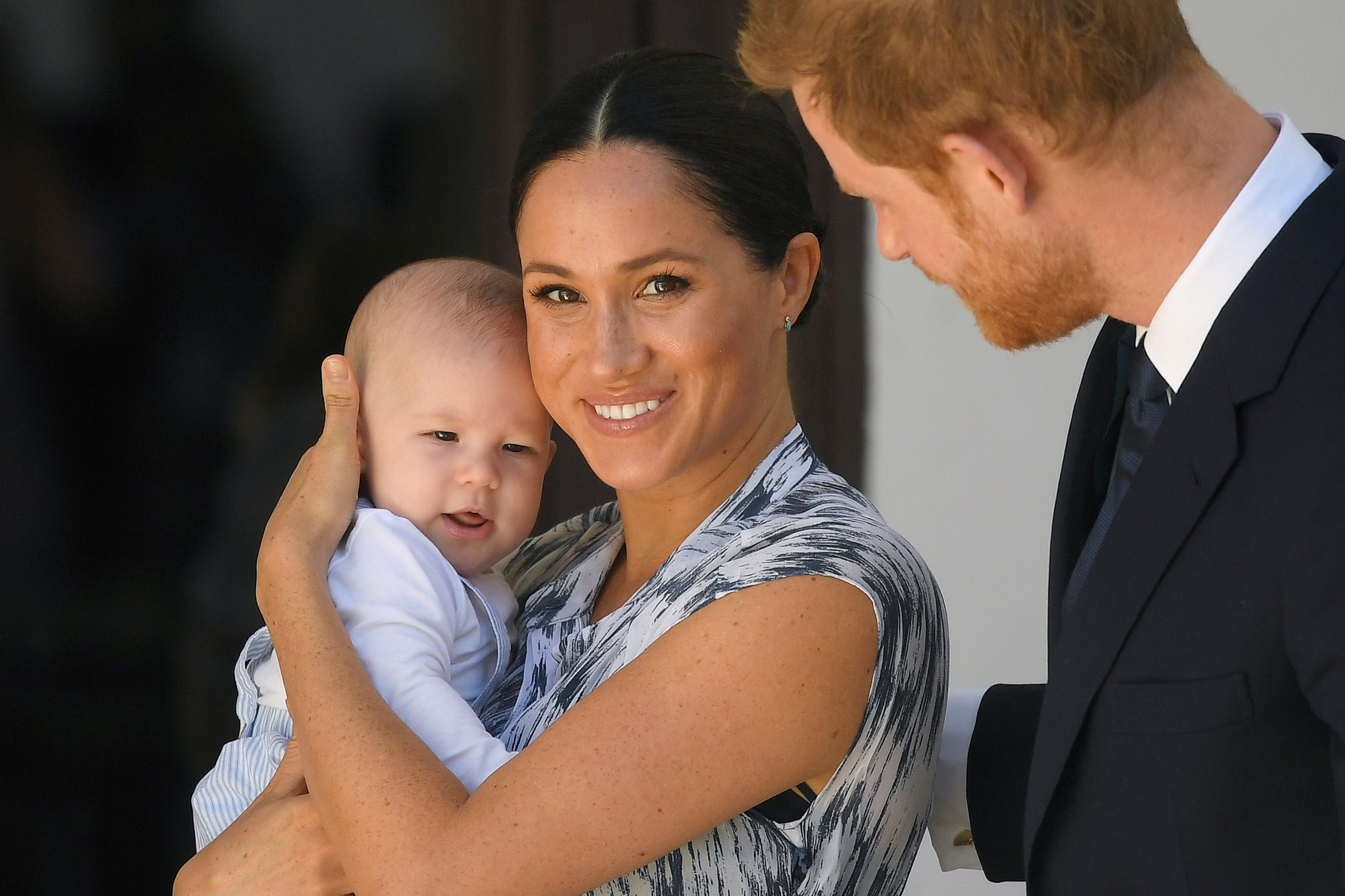 princeharrymeghanrevealfirstpictureofnewborndaughterlilibet