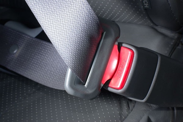 threepointseatbeltsmandatoryforallfrontfacingpassengersincar