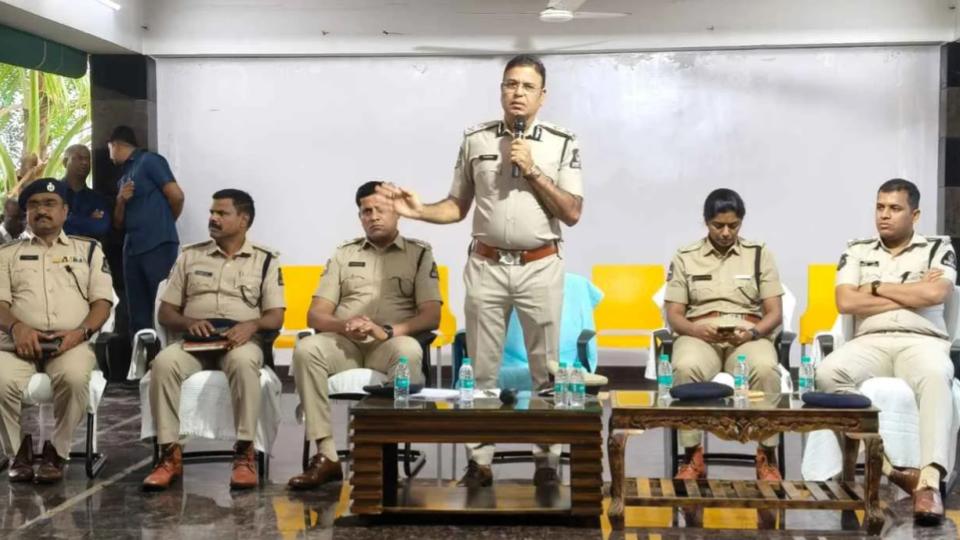 Hyderabad Police conducts counselling session for 288 Mobile Thieves