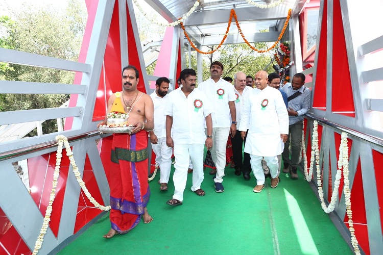 homeministernnarasimhareddyinauguratesfootoverbridgeatbanjarahills