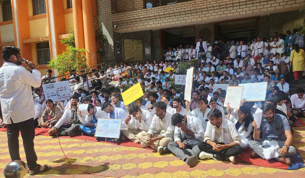 kolkatadoctorrapemurder:telanganamedicoscalloffprotests