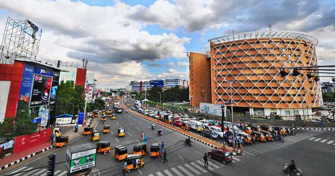 trafficpoliceimposecurbsonhiteccitytraffic