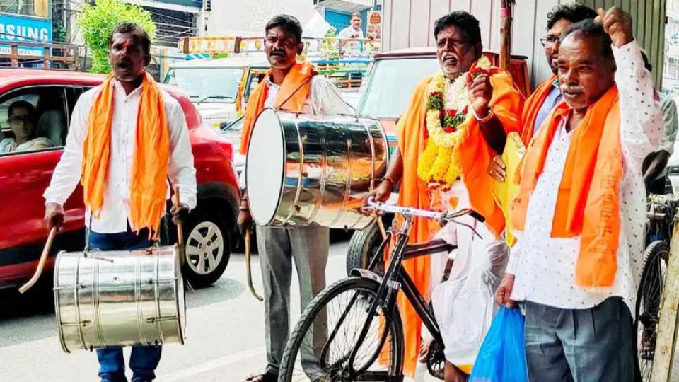 Independent candidate Srinivas files nomination 