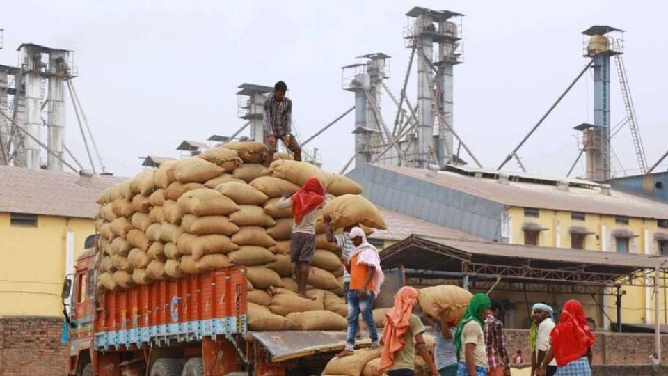 casesagainstfourownersofricemillfordiversionofpaddyinasifabad