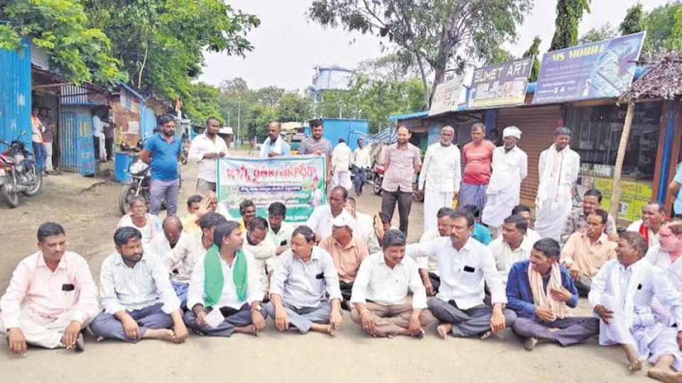 Farmers demand immediate payment for jowar procurement in Adilabad