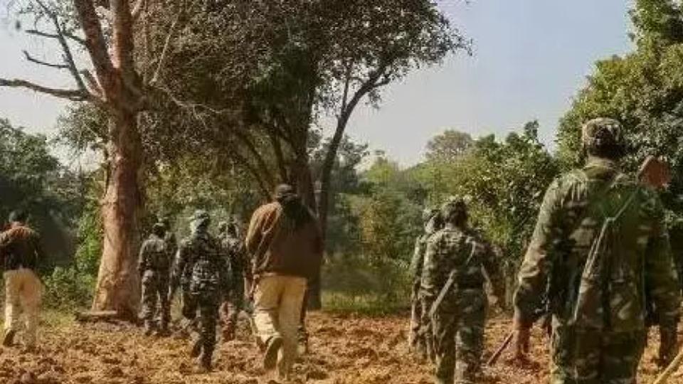 topmaoistleadersurrendersbeforetelanganapolice