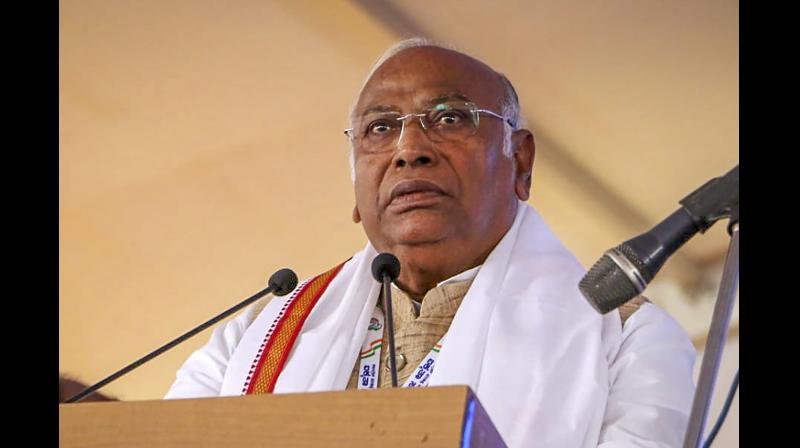 khargetakesonmodikcroverfalsepromisesatvijayabherimeeting