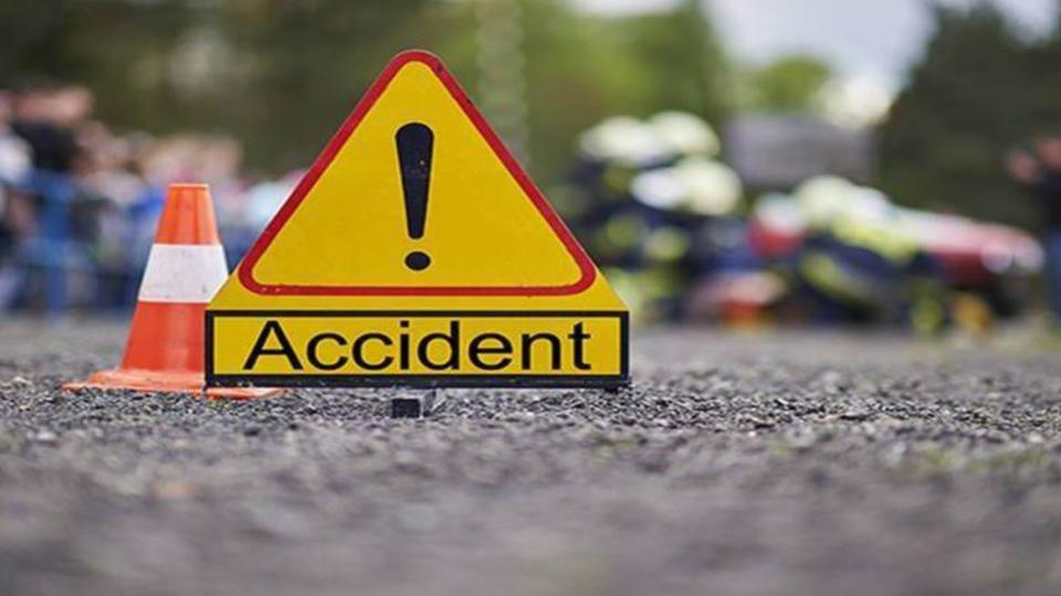Mini bus overturns near Miyapur RTC depot, no casaulties