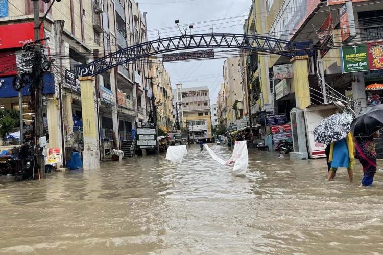 extremelyheavyraincontinuedtolashseveralpartsoftelanganastate