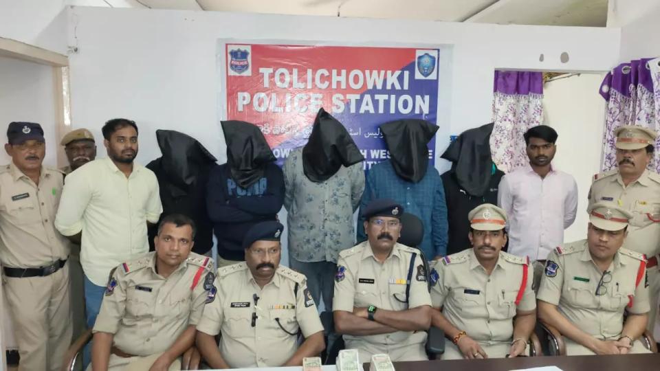 Tolichowki police nabs 5 persons For 