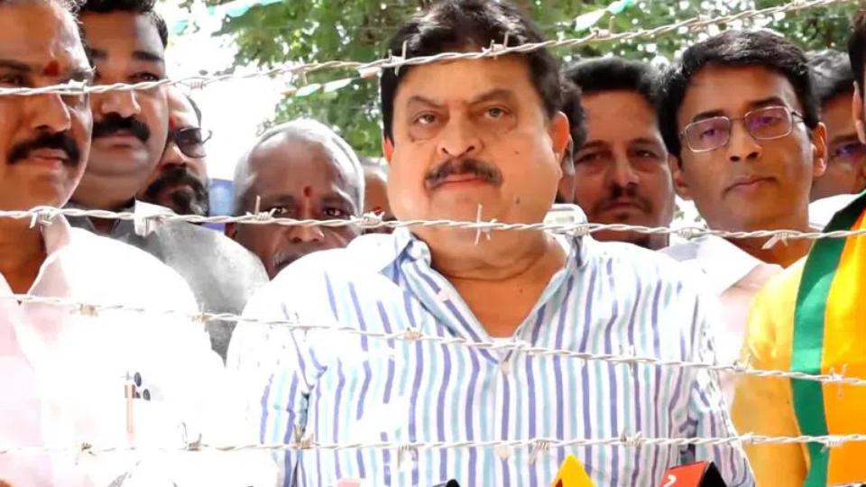 Ramchander stopped en route to meet party leader in Nalgonda