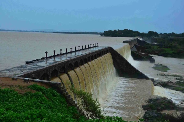 rivergodavariwaterlevelssurgeto5110feetatbhadrachalamamidheavyrains
