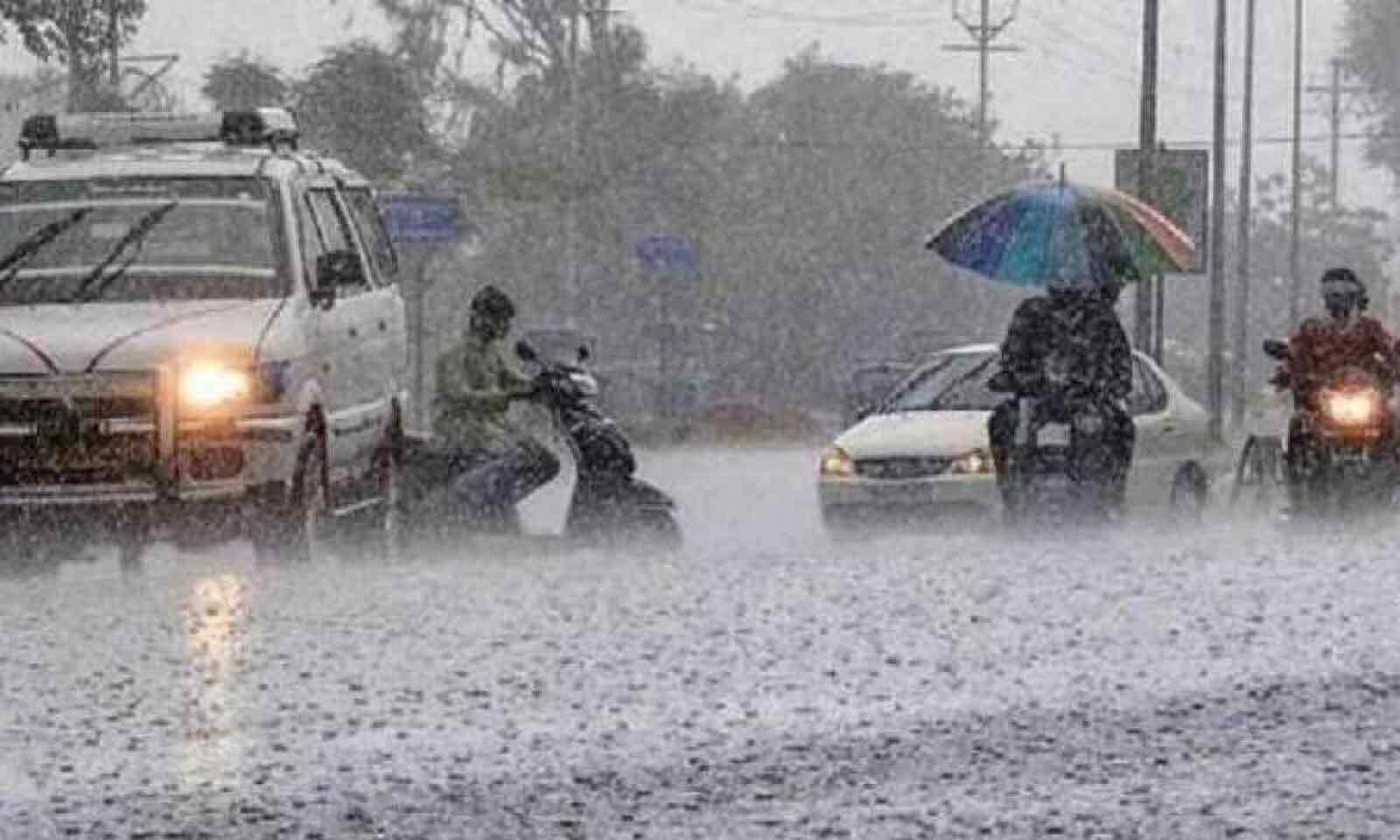 heavyrainfallcontinuestobatterhyderabadcitizensadvisedtostayindoors