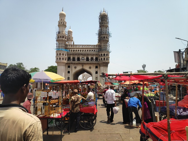 relocatestreetvendorsacrosscharminar:highcourt