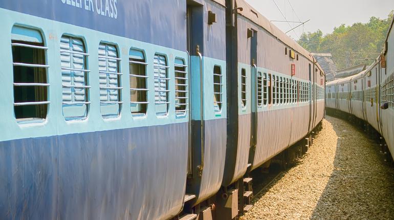 devoteesboardspecialtraintoayodhya