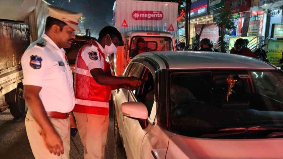 Hyderabad traffic police booked 552 motorists 
