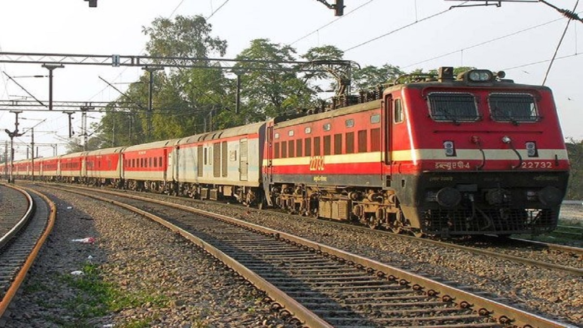 scrtorunspecialtrainstoclearextrarushduringsummerseason