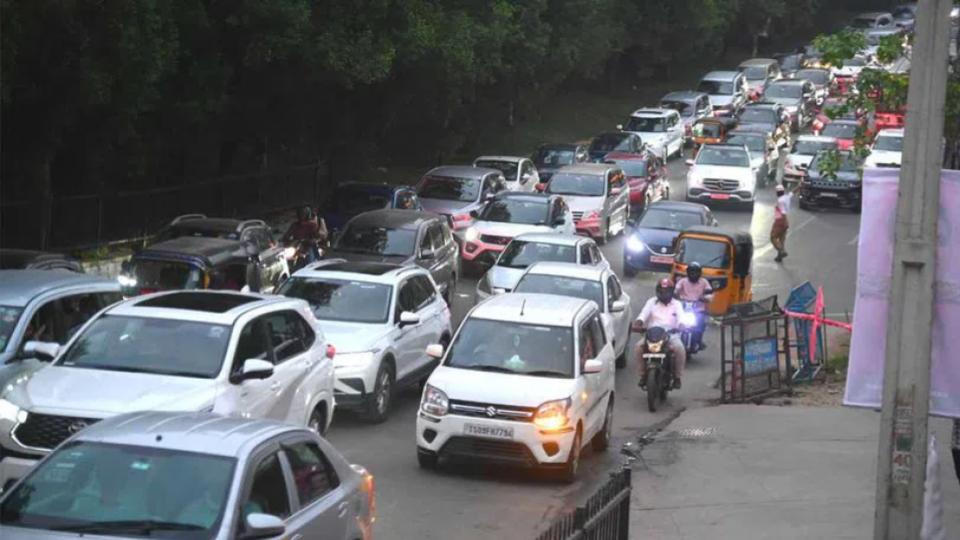 rtaofficialsfindwhiteregistrationplatevehiclesbeingmisused