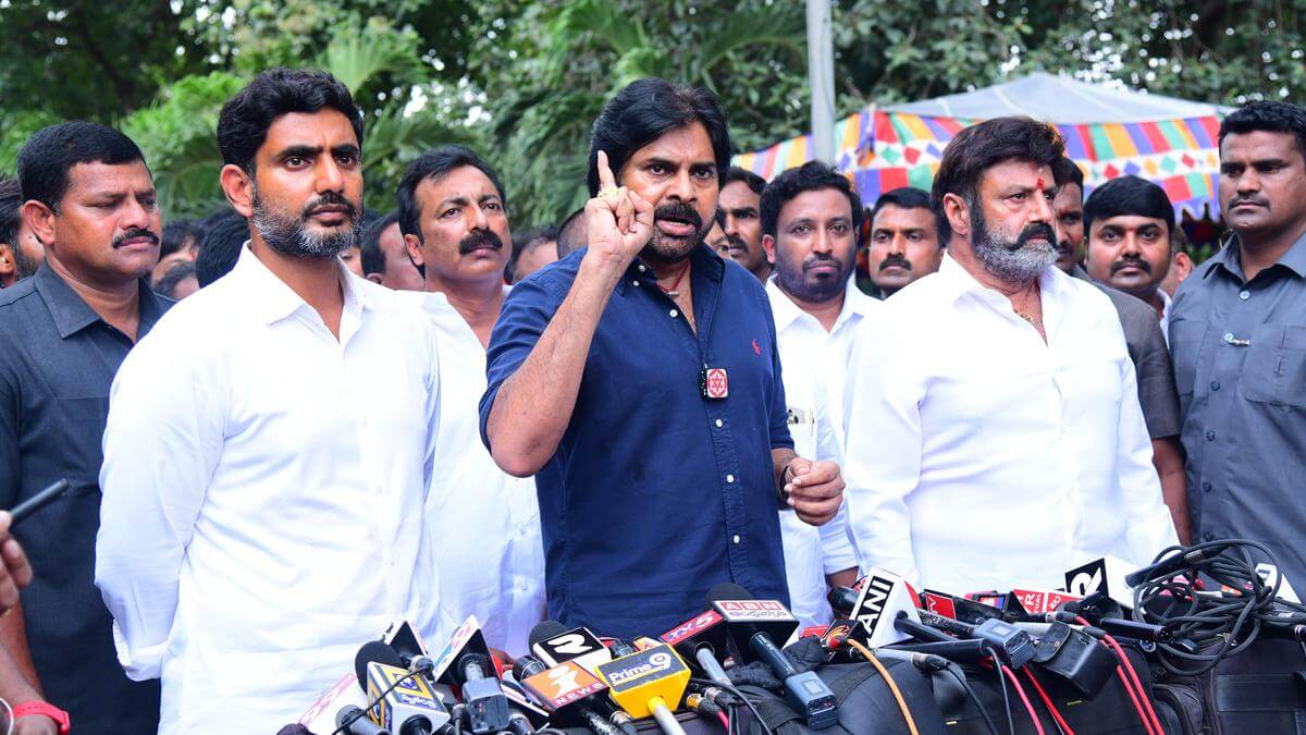 pawankalyanannouncesalliancewithchandrababunaidustdpfornextandhrapradeshelections