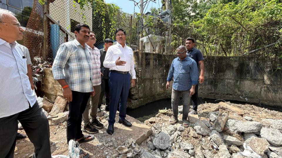 HYDRAA Chief Inspects Desilting Works in Ameerpet