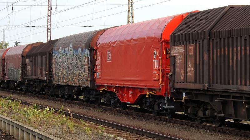 smokeemanatesfromcoaltrainatjangaon
