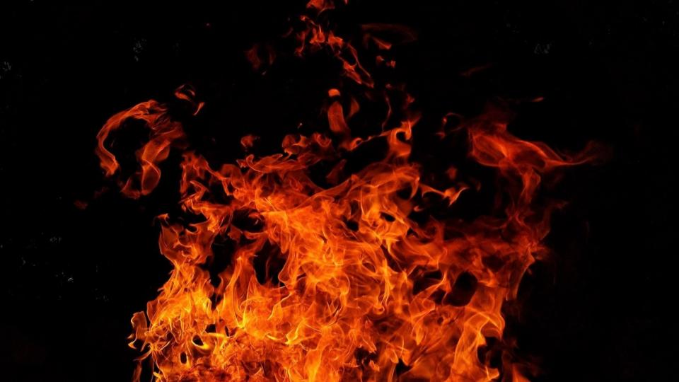 Fire brokes out at footwear making unit in Kamatipura