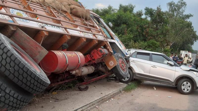  Truck driver dies of brain stroke, lorry rams into car in Rajendranagar