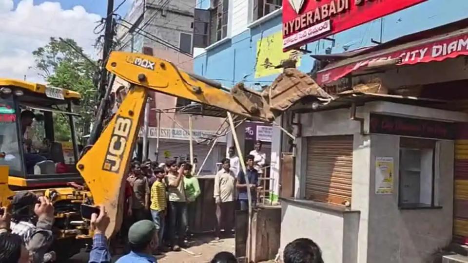 GHMC razes footpath encroachments in Asifnagar