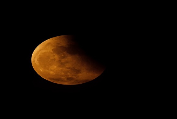 hyderabadiswitnesslastlunareclipseofthisyear;shareglimpsesonline