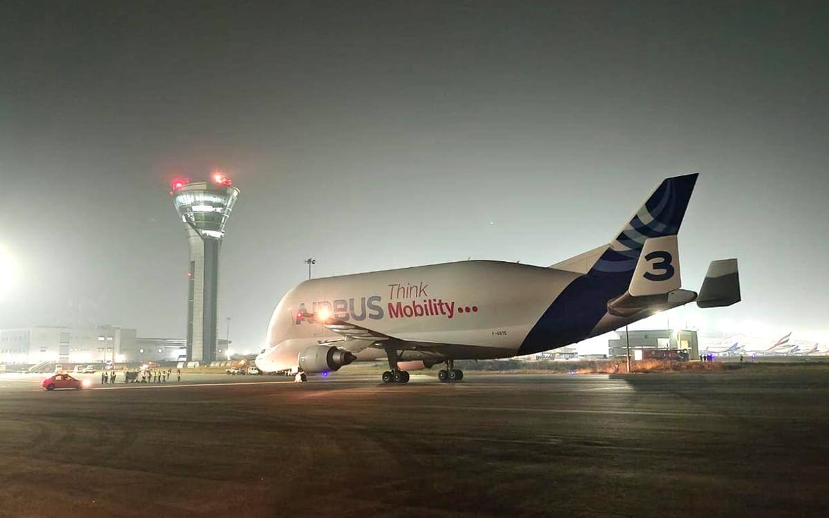 worldslargestcargoplaneairbusbelugaarriveathyderabadairport