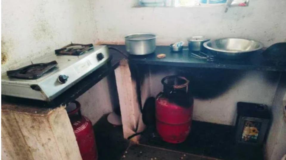 Three family members injured in Sangareddy, cylinder leak fire