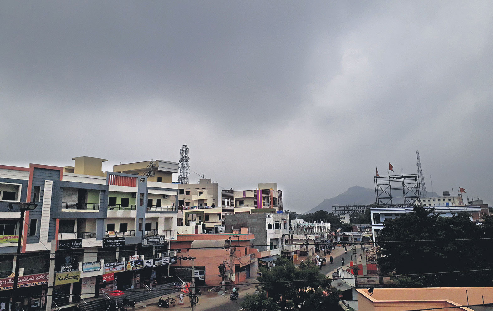 hyderabadwakesuptocloudyweatheryesterday