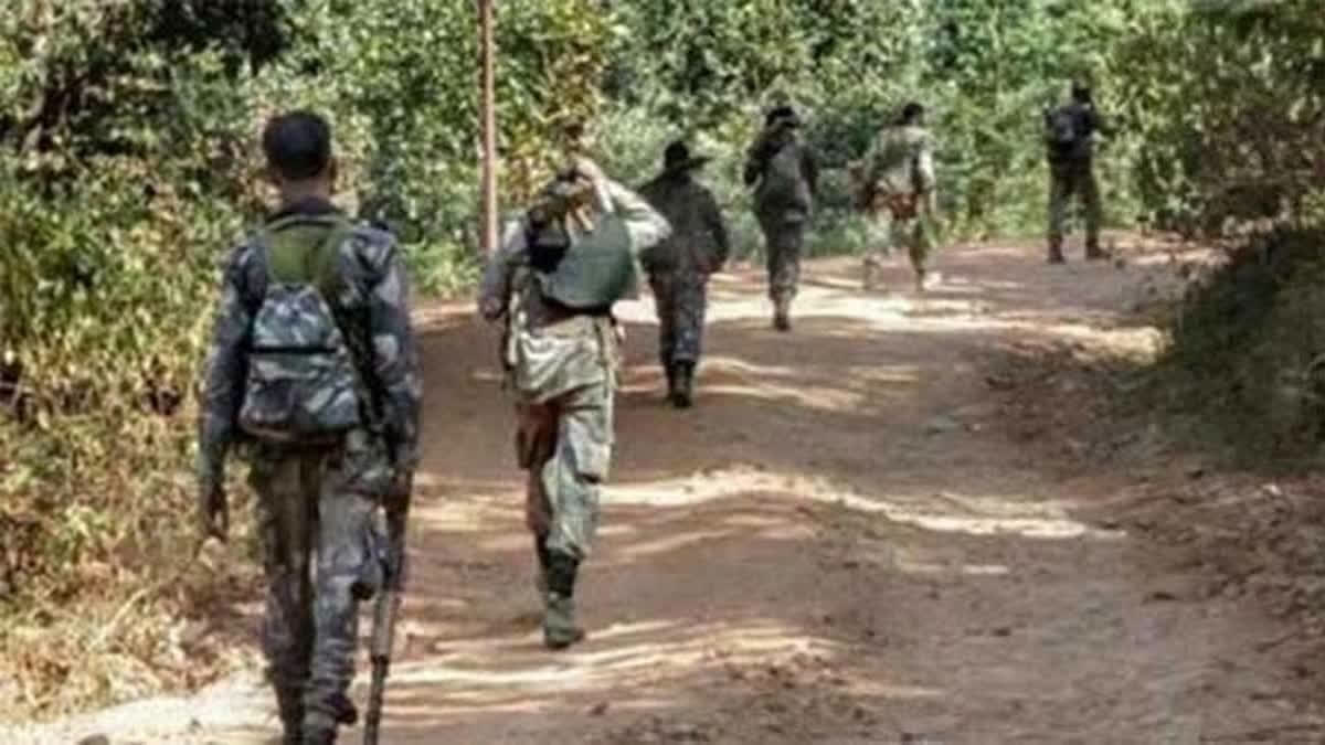 22membersofcpi(maoist)surrenderbeforepoliceinmulugudistrict