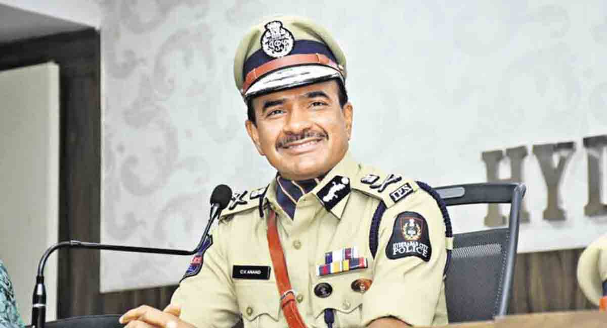 Hyderabad CP CV Anand felicitates Punjagutta Inspector, SI for saving lives