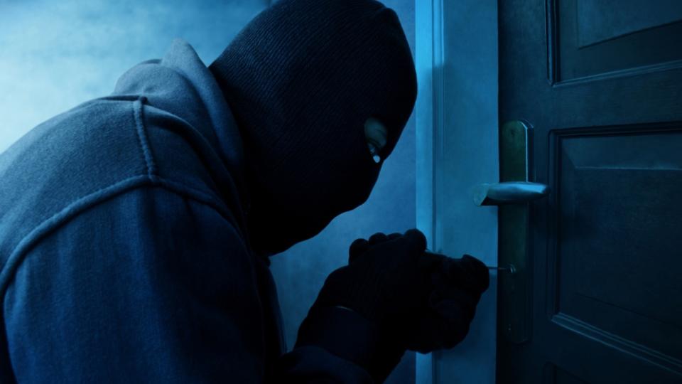 Thieves Steal Rs 40 Lakh from Home in Bhavani Nagar