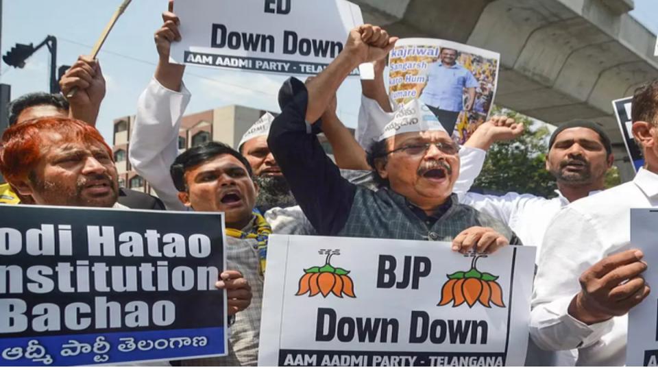 aapworkersprotestnearhyderabadbjphqagainstkejriwal’sarrest