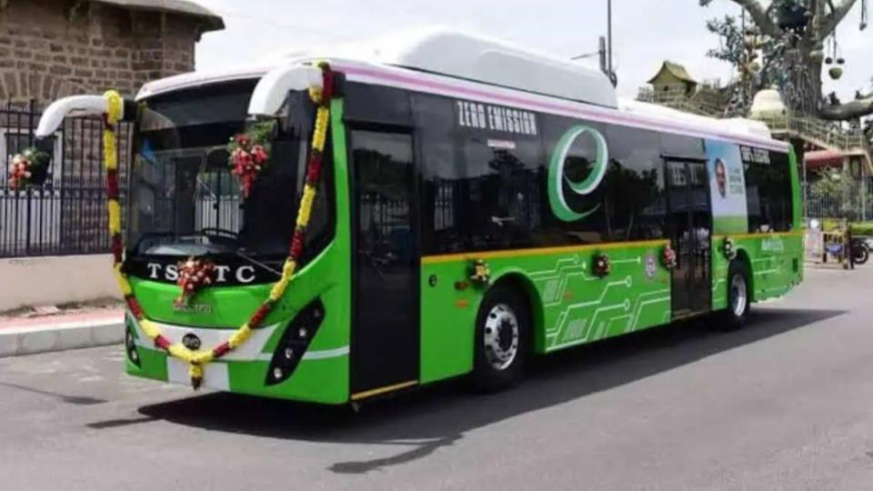 ponnamprabhakarinaugurates60newelectricbusesinhyderabad