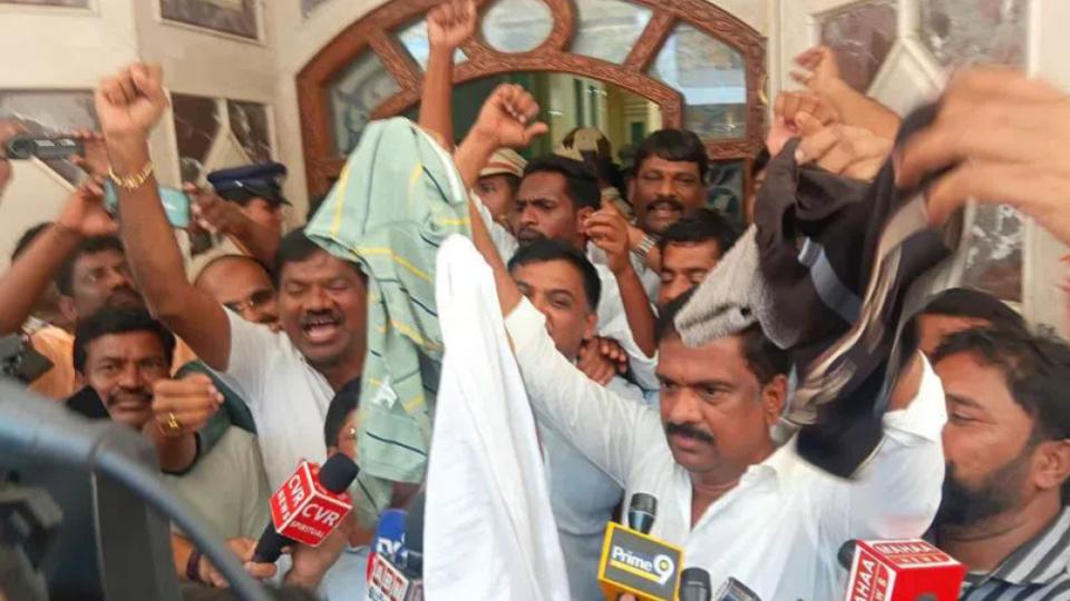 Police Conducts Search Operation at Former BRS MLA Janardhan Reddy’s home