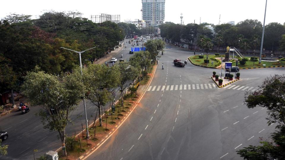 hyderabadroadsturnsemptyaspeopleflockhometownforsankranti