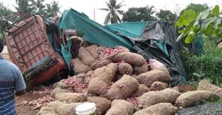 Traffic comes to a halt after onion truck overturns at Punjagutta