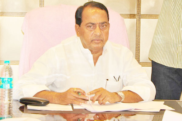 indrakaranreddyannouncestsgovtplanstosellrajivswagruhaflatsatsubsidisedrates
