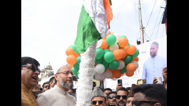 asaduddinowaisihoistsnationalflagat7locationsinhyderabad