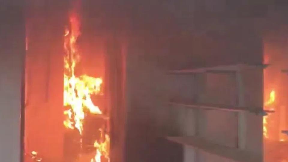 firebreaksoutatfurniturestoreinasifnagar