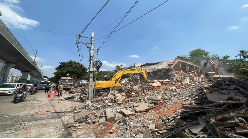 HYDRAA Demolishes Drainage Line Encroachments In Begumpet